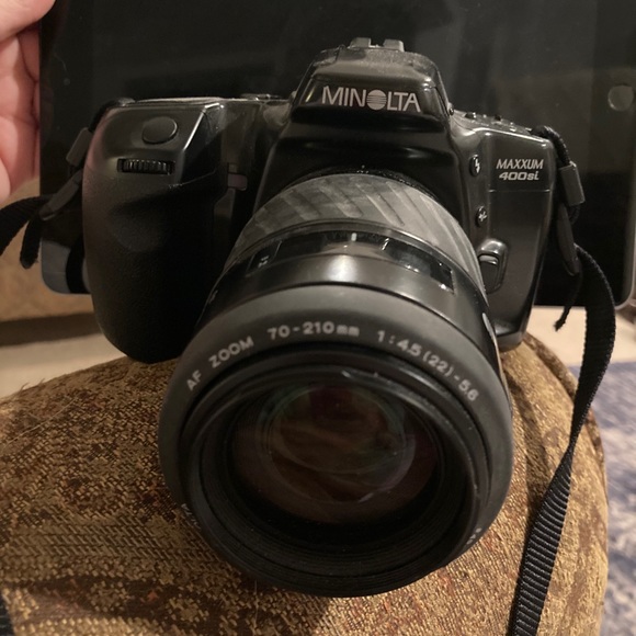 Minolta Maxxum 400 si camera